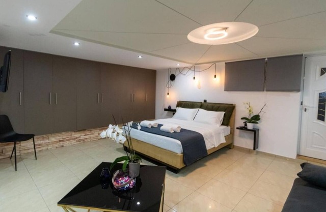 Black suite 1