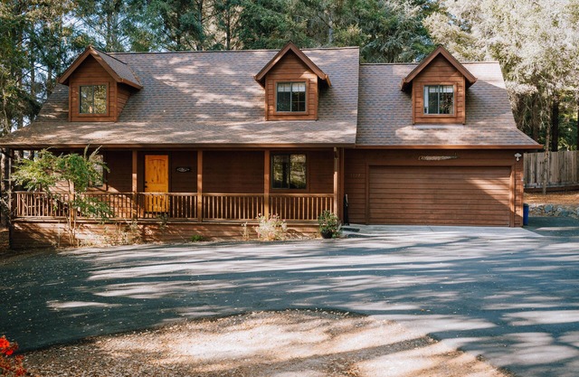 Blackberry Cottage located next to Wineberry Lodge