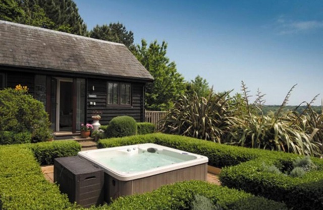 Blackthorn is a luxurious, rural retreat for two.