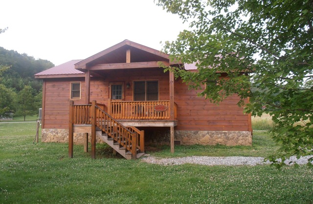 Blairsville,Ga cabin near all popular Georgia mountains activities on Hwy. 348