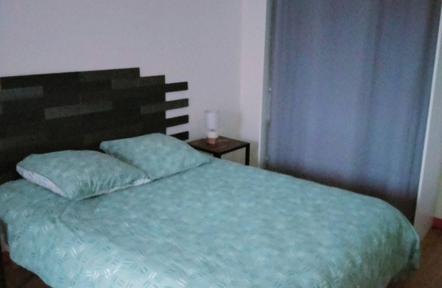 Blayais self-catering cottage with swimming poolPets accepted