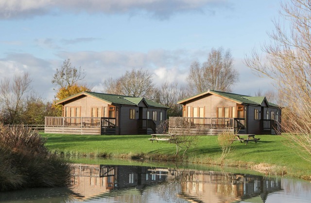 BLENHEIM LODGE, family friendly, luxury holiday cottage in Hewish