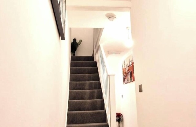 Bletchley Blissful Retreat - 4 Bedroom House