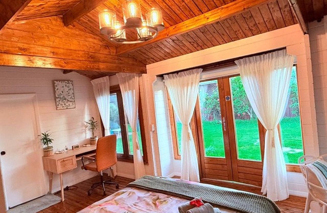 Blissful Wooden Haven - complete place is yours 5 min drive or train from parramatta
