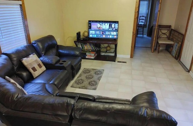 Bloomingdale Country Cottage 2bed 2bath