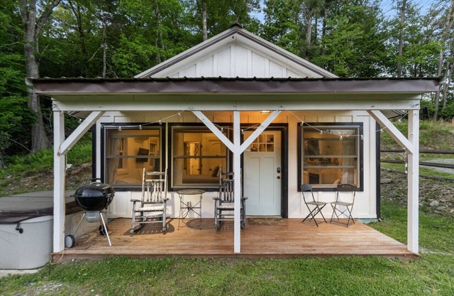 Blowing Rock Clementine Cottage at Doe Creek - Hot Tub, Pond, Acres to Explore!