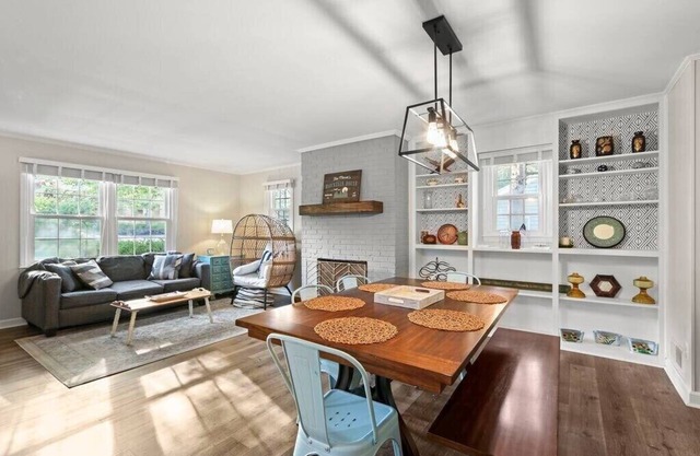 Blowing Rock Retreat: Steps into town & Sleeps 10