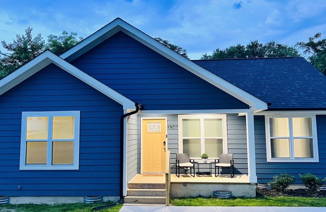 "Blue Belle"-A Magestic Modern Retreat w/King Bed