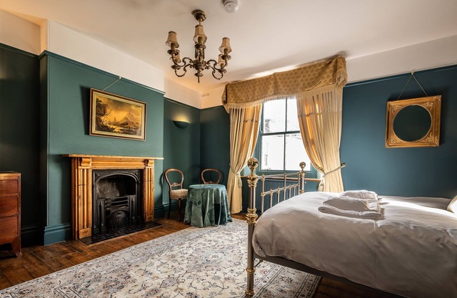 Blue Bliss - Period Elegance meets Homely Comfort
