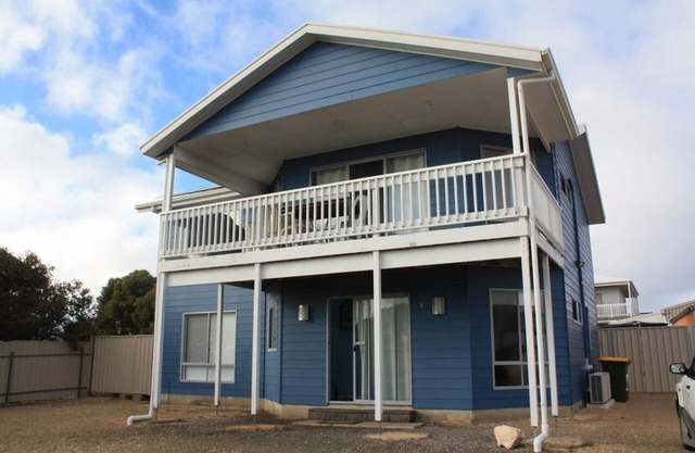 Blue Breeze - 4 bedroom Double story home - Close to the beach and Inns National Park