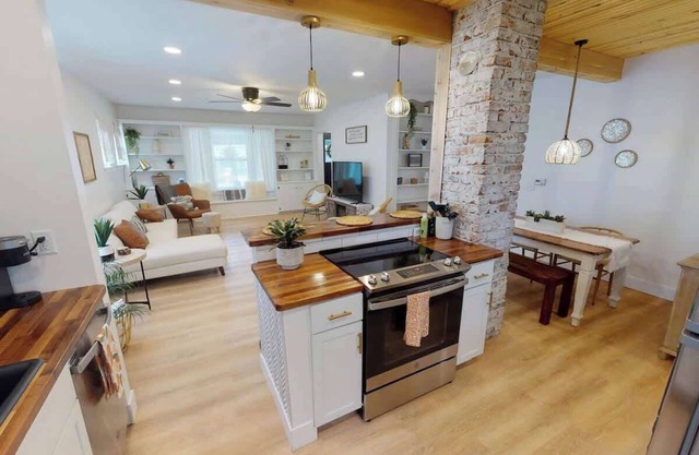 Blue Bungalow: Bright and Beautiful