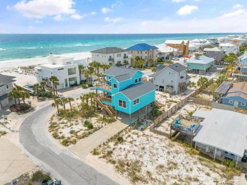 Blue Horizon at Pensacola Beach - Heated Pool, Across beach access, Beach gear, Dogs OK!