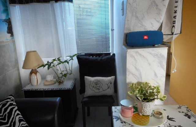 Blue Horizon Guest House with sofa bed - Studio #9