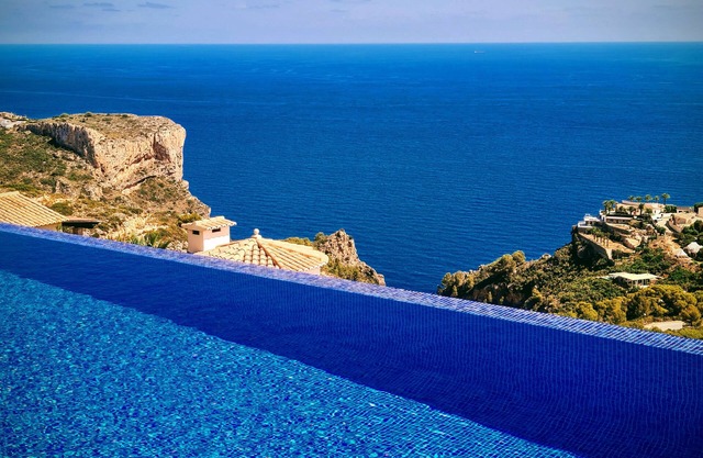 Blue Infinity, A Stunning Luxury Apartment with Amazing Sea Views.