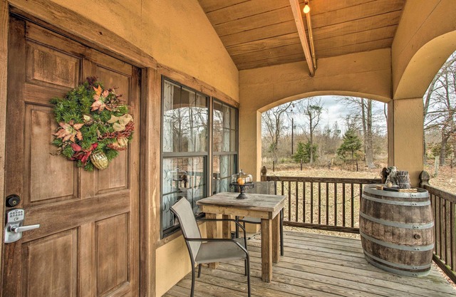 Blue Jay Cottage' - Pittsburg Studio on Winery!