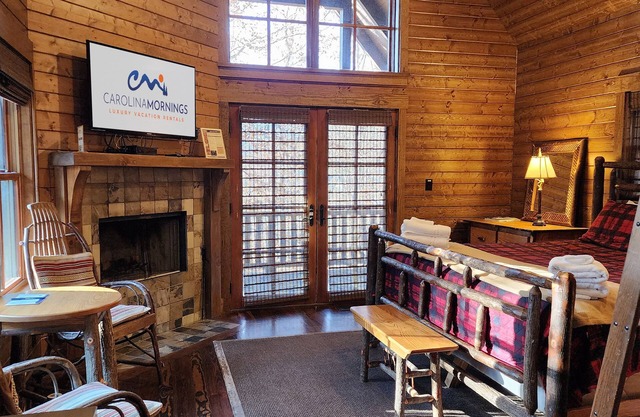 Blue Jay’s Perch | Cabin w/Loft + Jetted Tub + Biltmore Pass