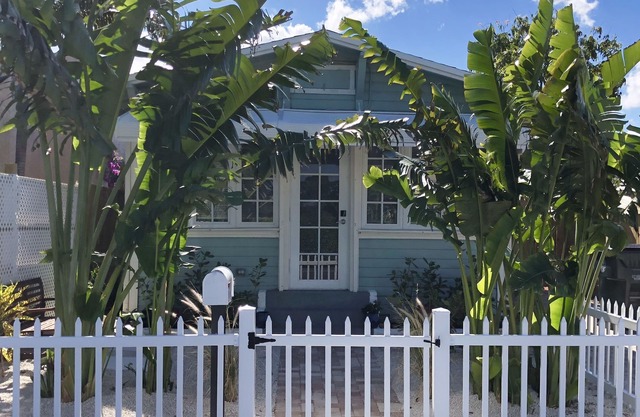 Blue Lizard Cottage 2 - Walk/Bike Downtown&Beach