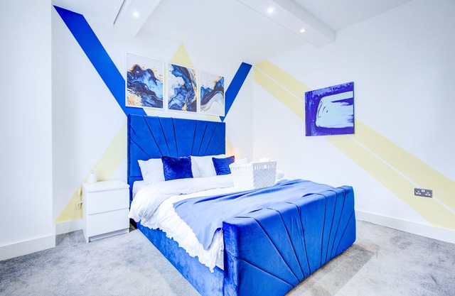 Blue Moon, 1 Bed High Street