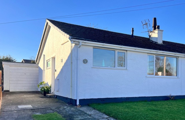 'Blue Sky' 2 Bedroom Enclosed Garden Parking, WiFi