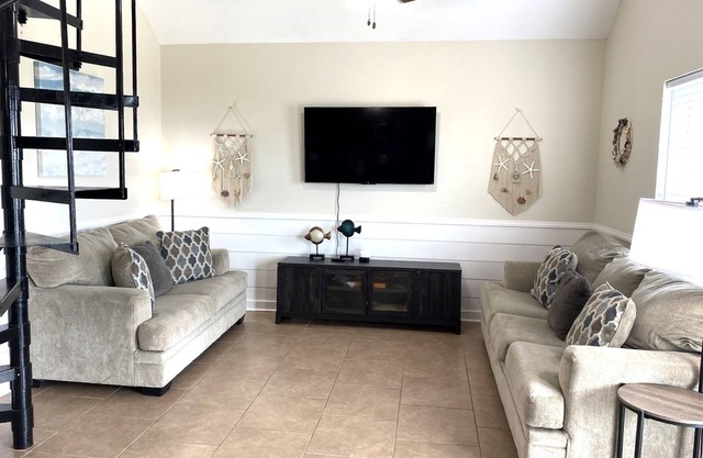 Blue Water Villa A - Lemonade Escapade - Beach Access - Island Realty