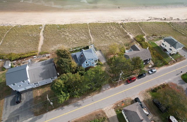 Bluebell Cottage Beachfront Vacation