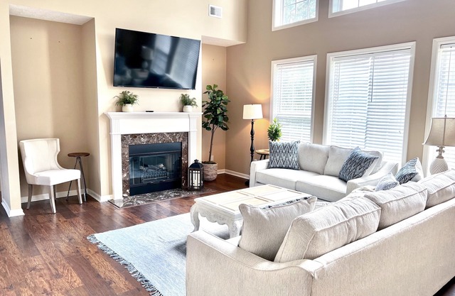 Bluegrass Oasis - Entire house,12 guests, 5mi to KHP