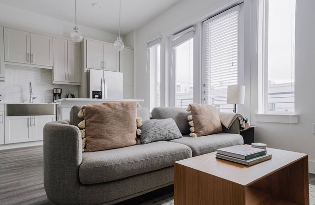 Blueground | Highland 1bd apartment