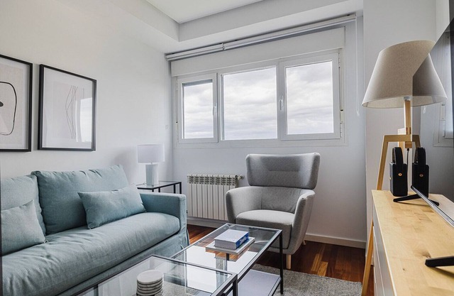 Blueground | Virgen del Cortijo - Manoteras 1bd apartment