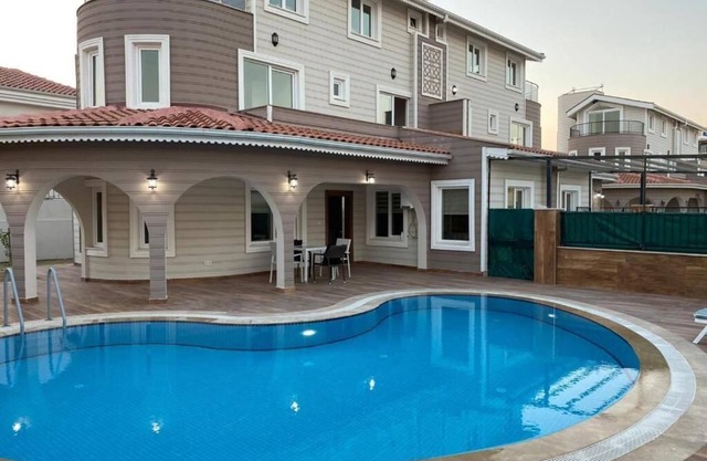 BlueHomes Grand Villa's