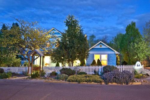 Bluemoon Vacation Rentals - Bluemoon Cottage
