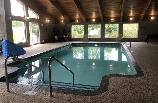 Boarders Inn & Suites by Cobblestone Hotels - Fayette