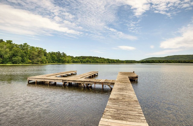 Boat & Swim: Lake Guntersville Family Home