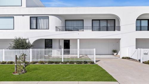 Bobe 2 Luxury Beach Escape