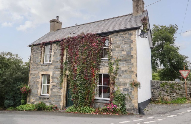 BOD GWYNEDD, pet friendly, with open fire in Penmachno