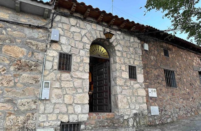 Bodega típica en El Molar sin camas ni dormitorios