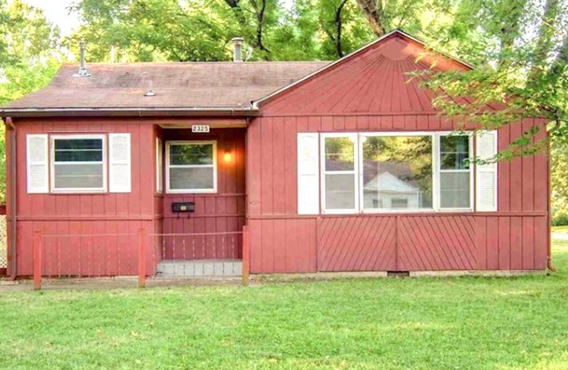 Bohemiam Charm Private Home w/large yd + near Event ctr