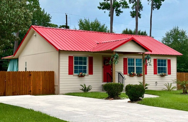 Bohemian Cottage King Queen,Fast WiFi,RV Parking,Unity Park,Great for Long Stay!