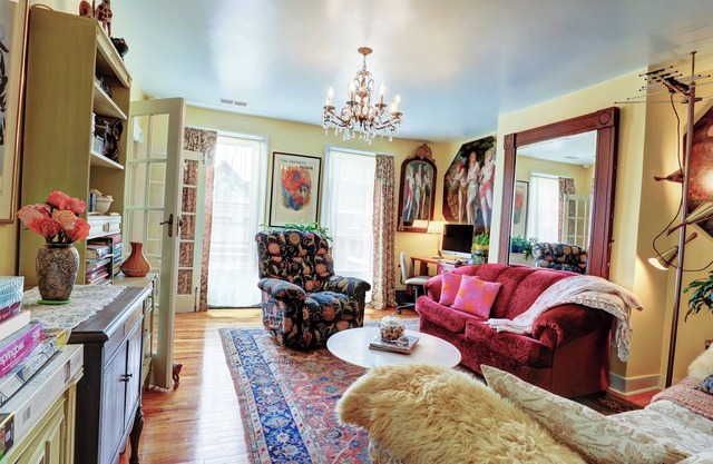 BOHEMIAN RHAPSODY WITH GARDEN IN THE HEART OF TOWN