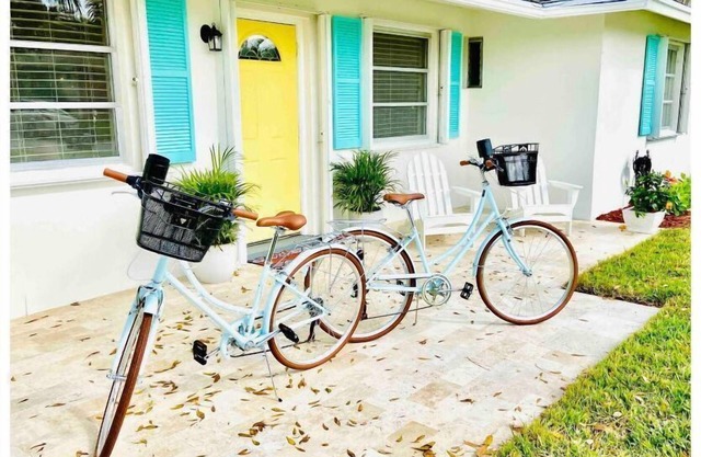 ☀️ Boho Beach House ☀️ Minutes to all Local Delights!