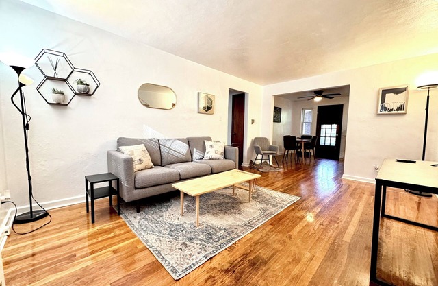 BOHO Inspired, Pet Friendly, 2 bed 1 bath Apartment