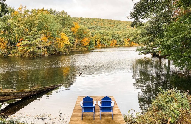 Boho New Jersey lake house 1 hour from NYC