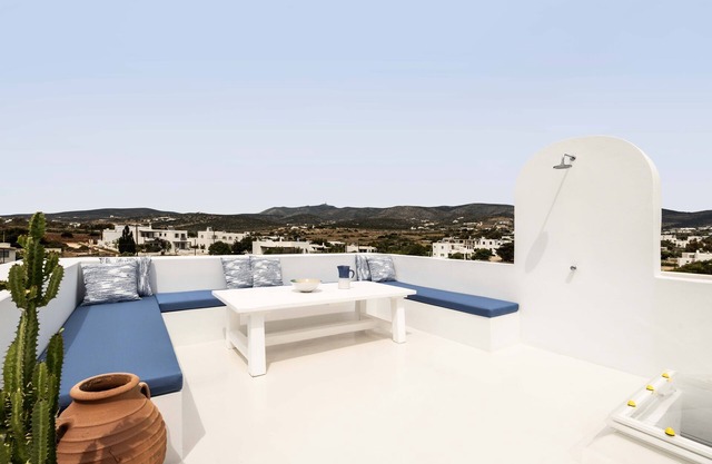 Boho rooftop apartment with sea-views, in Aliki Paros