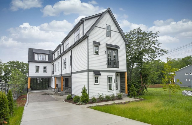 Bold + BRIGHT!|3bd 2.5ba|10 Minutes to All of Music City!