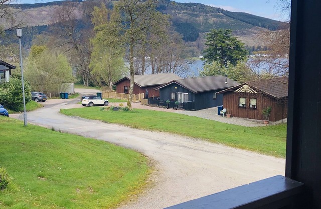 ‘Bonnie Lodge’ stunning Loch & Mountain View’s from comfortable cabin