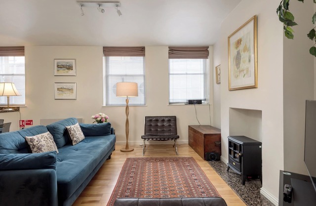 Book a delightful holiday apartment in Newington, Edinburgh. Ideal for families and sightseeing.