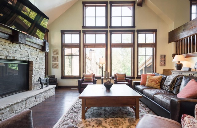 Book for Winter! Beautiful Ski Chalet with Private Hot Tub and Fireplace!