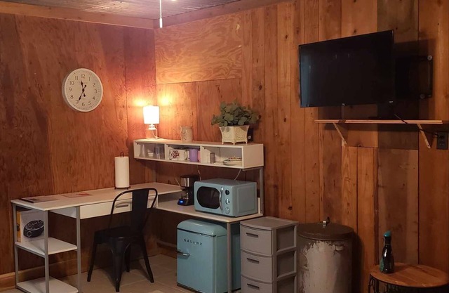 Book now for Renaissance! Guesthouse on private property near Lake Conroe