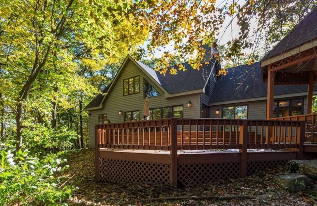 Book Spring Summer Luxury House at Wintergreen