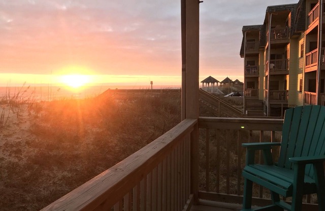 Booking 2025! Stay at Lucky Break-on the beach & fully renovated!