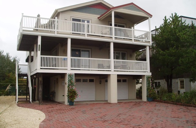 BOOKING SPRING AND SUMMER 2024 AND BEYOND! BEAUTIFUL HOME!